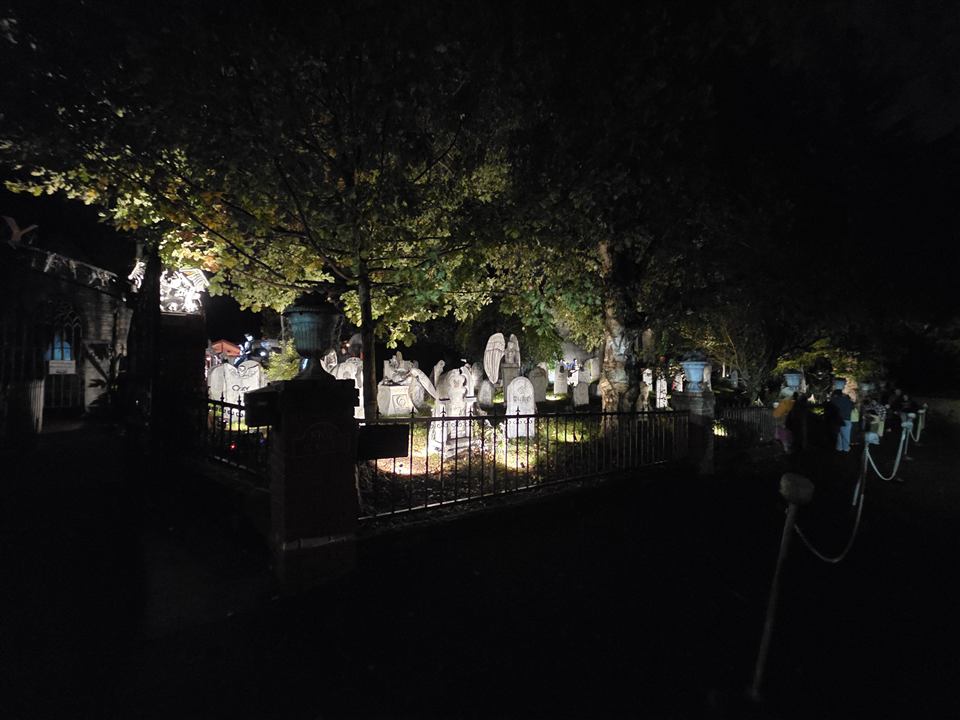 An evening scene in Milwaukie, Oregon. A photograph from Ken’s Oregon travels.